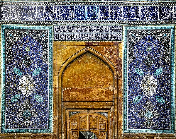 Eingangsportal  Moschee Masjid-e Imam  Isfahan  Isfahan  Iran