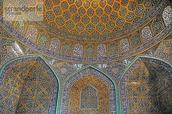 Kuppel und Fayence-Mosaike  Shaikh-Lotfullah-Moschee  Isfahan  Isfahan  Iran