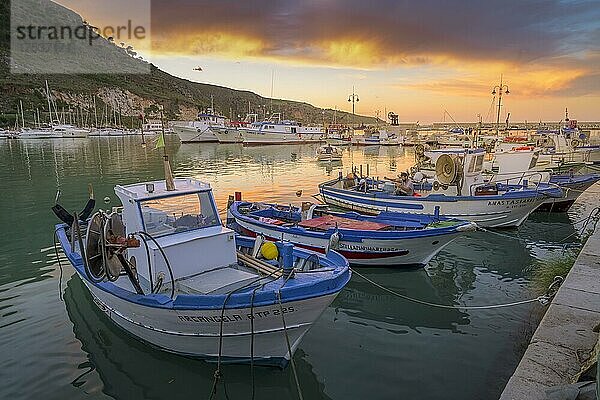 Boote  Fischerhafen  Castellammare del Golfo  Sizilien  Italien  Europa