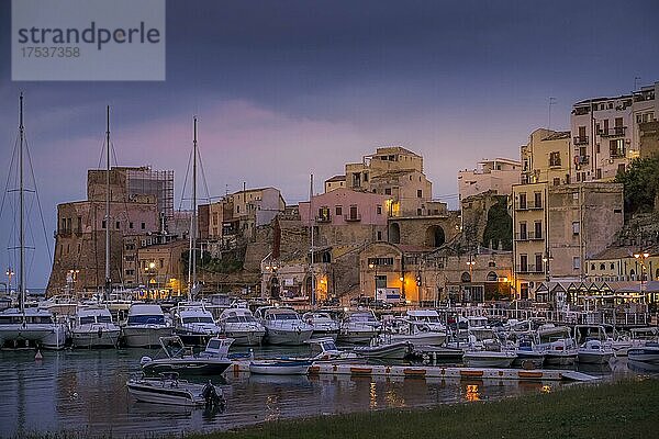 Boote  Yachthafen  Castellammare del Golfo  Sizilien  Italien  Europa