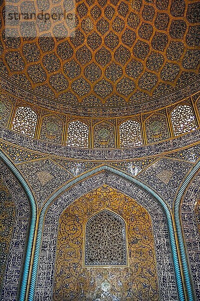 Kuppel und Fayence-Mosaike  Shaikh-Lotfullah-Moschee  Isfahan  Isfahan  Iran