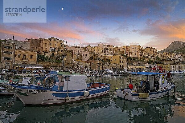 Boote  Fischerhafen  Castellammare del Golfo  Sizilien  Italien  Europa