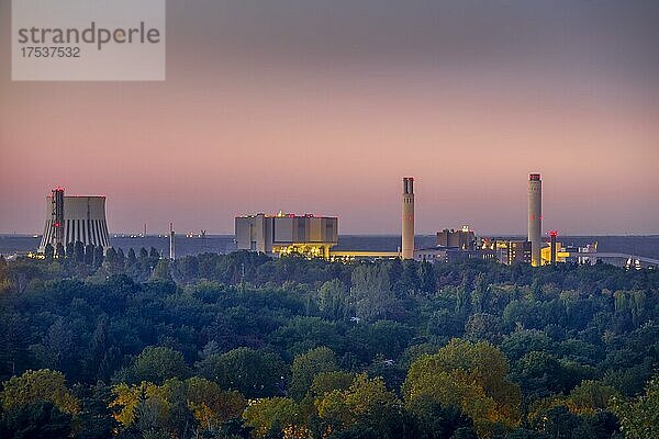 Kraftwerk Reuter West (li.) und Heizkraftwerk Reuter (re.)  Siemensstadt  Spandau  Berlin  Deutschland  Europa