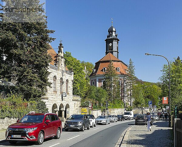 Talstation der Schwebebahn und Loschwitzer Kirche  Dresden  Sachsen  Deutschland  Europa
