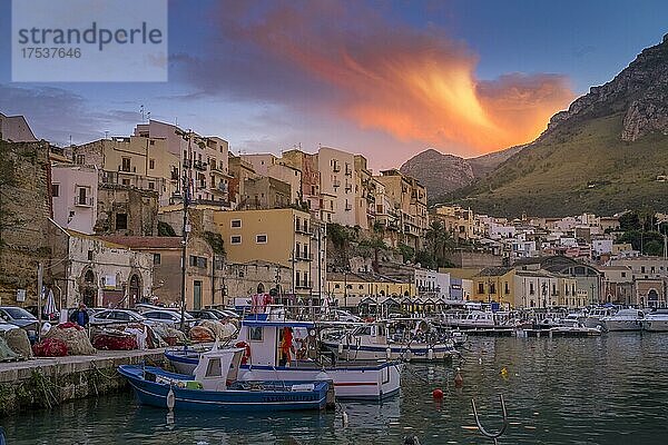 Boote  Fischerhafen  Castellammare del Golfo  Sizilien  Italien  Europa