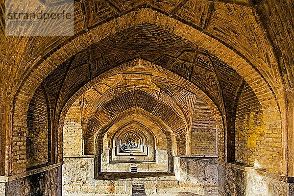 Si-o-se Pol Brücke  Isfahan  Isfahan  Iran