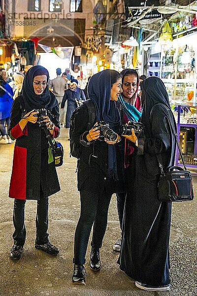 Fotografinnen  Der Große Basar  Isfahan  Isfahan  Iran