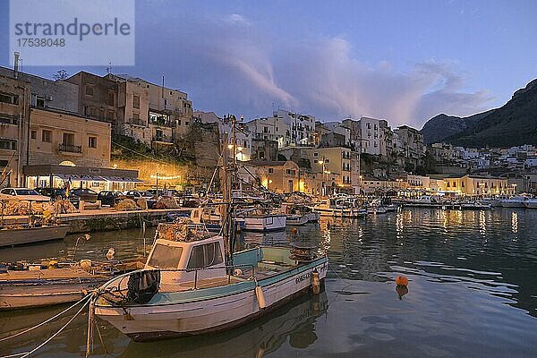 Boote  Fischerhafen  Castellammare del Golfo  Sizilien  Italien  Europa