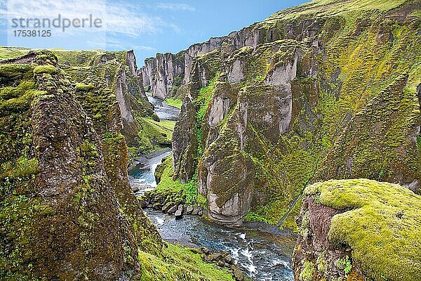 Schlucht Fjaðrárgljúfur  Island  Europa