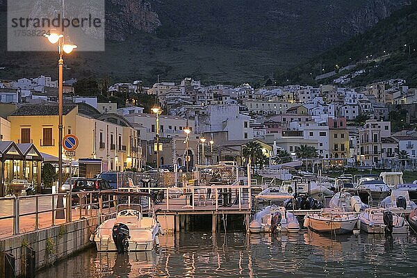 Boote  Yachthafen  Castellammare del Golfo  Sizilien  Italien  Europa