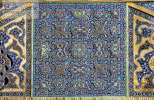Fayence-Mosaike  Süd-Iwan  Freitags-Moschee  Masjid-e Jomeh  Isfahan  Isfahan  Iran