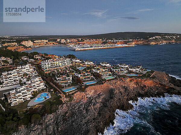Modern villas on cliffs in Santa Ponca at sunset  Mallorca  Balearic Islands  Spain