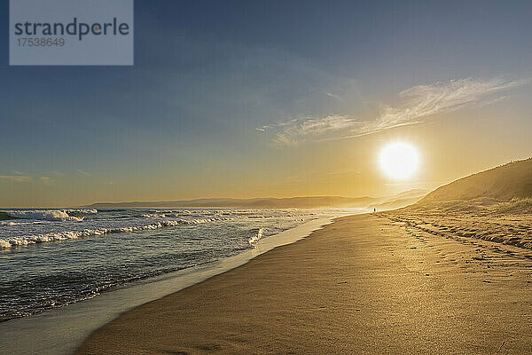 Fairhaven Strand bei stimmungsvollem Sonnenuntergang