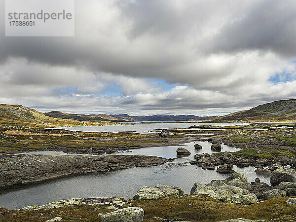 Dicke Wolken über dem Hardangervidda-Plateau
