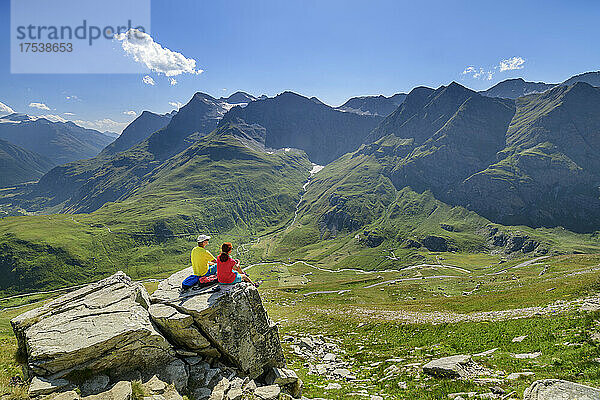 Touristen im Urlaub im Vanoise-Massiv  Nationalpark Vanoise  Frankreich