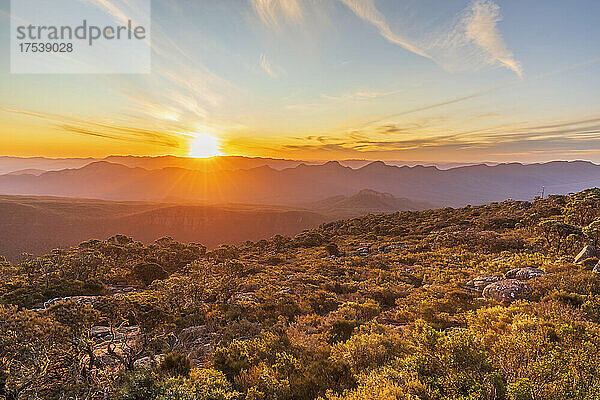 Australien  Victoria  Sonnenuntergang vom Mount William im Grampians-Nationalpark aus gesehen