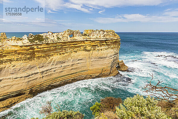 Australien  Victoria  Blick auf Razorback an der Loch Ard Gorge