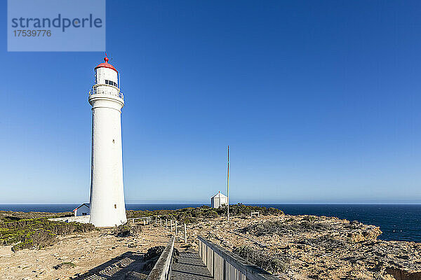 Australien  Victoria  Leuchtturm von Cape Nelson vor strahlend blauem Himmel