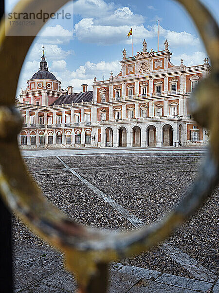 Spain  Community of Madrid  Aranjuez  Royal Palace Of Aranjuez seen through circular gate ring