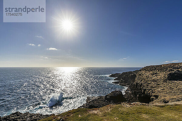 Australien  Victoria  Cape Bridgewater  Sonne scheint über Bridgewater Blowholes