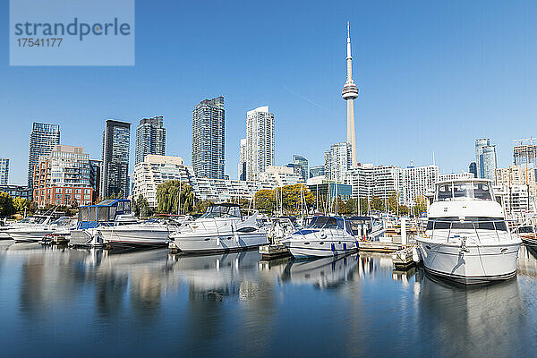 Kanada  Ontario  Toronto  Yachten liegen im städtischen Yachthafen