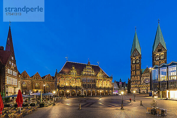 Deutschland  Bremen  Marktplatz in der Abenddämmerung