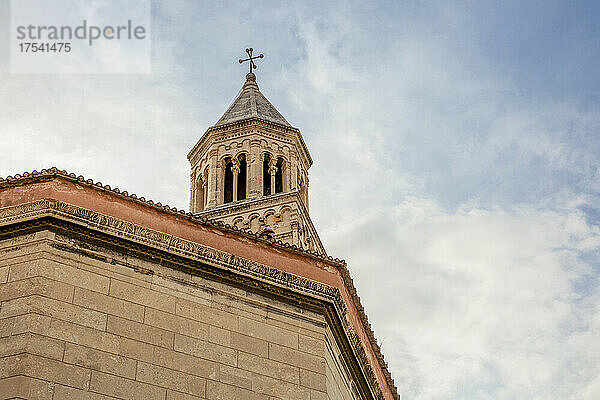 Historischer Glockenturm der St.-Dominus-Kathedrale im Diokletianpalast  Split  Dalmatien  Kroatien