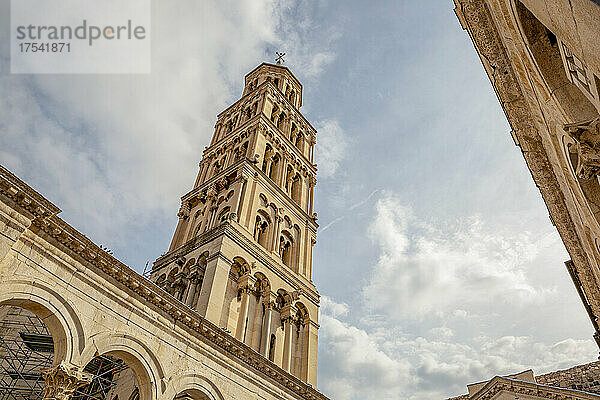 Glockenturm der Kirche St. Dominus im Diokletianpalast  Split  Dalmatien  Kroatien