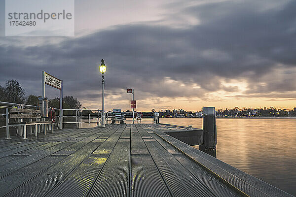 Germany  Hamburg  Rabenstrasse pier at cloudy dawn