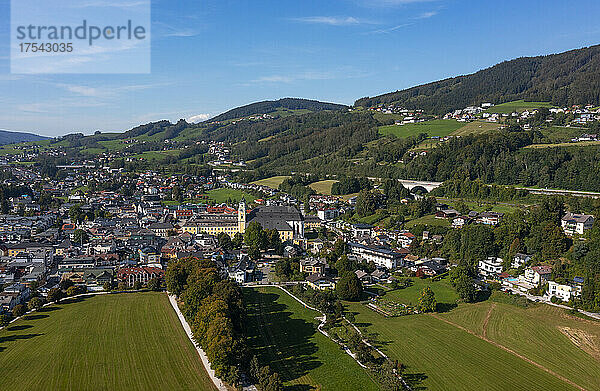 Austria  Upper Austria  Mondsee  Drone view of town in Salzkammergut during summer
