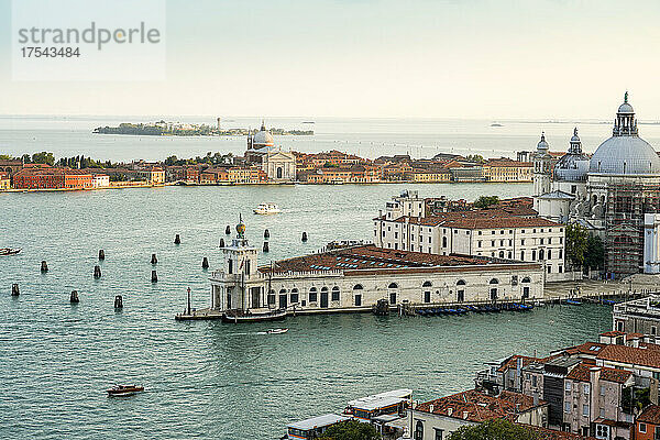 Italien  Venetien  Venedig  Santa Maria della Salute mit Giudecca im Hintergrund