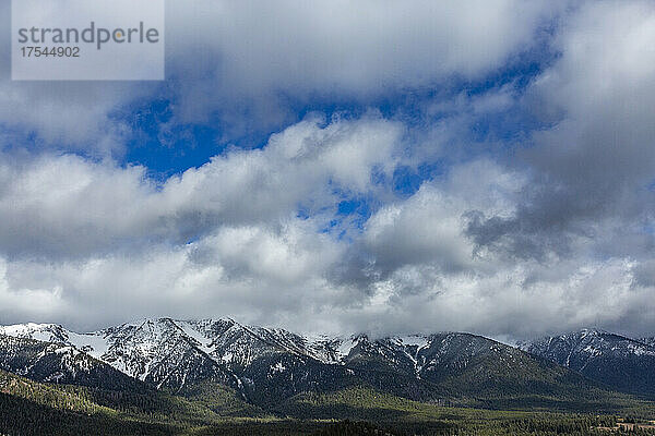 USA  Idaho  Ketchum  Wolken über den schneebedeckten Boulder Mountains