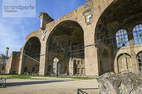 Ruine von verbliebenes Seitenschiff von antike Maxentiusbasilika Konstantinsbasilika  Forum Romanum  Latium  Italien  Europa