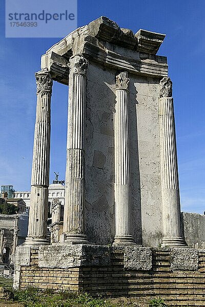 Teilrestaurierte historische Cella von Tempel von der Vesta auf Grundmauer aus Ziegelsteinen  Forum Romanum  Rom  Latium  Italien  Europa