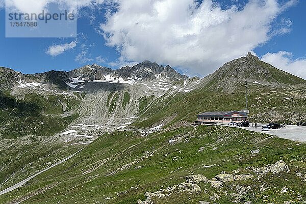 Alpenpanorama beim Nufenenpass mit den Bergen Pizzo Gallina und Chilchhorn  Ulrichen  Wallis  Schweiz  Europa