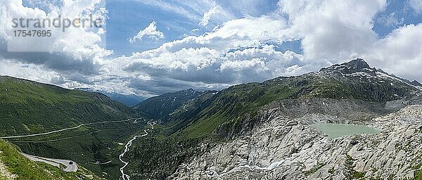 Alpenlandschaft mit Rhonequelle und Blick ins Rhonetal  Oberwald  Wallis  Schweiz  Europa