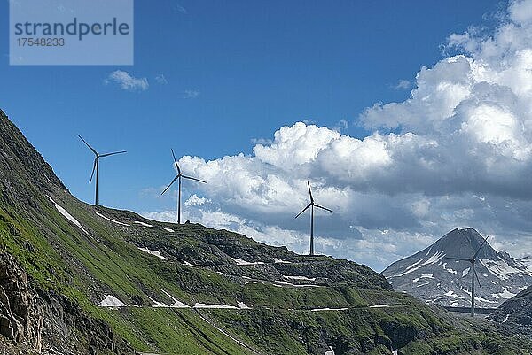 Windkraftanlage unterhalb des Griessee nahe dem Nufenenpass  Ulrichen  Wallis  Schweiz  Europa