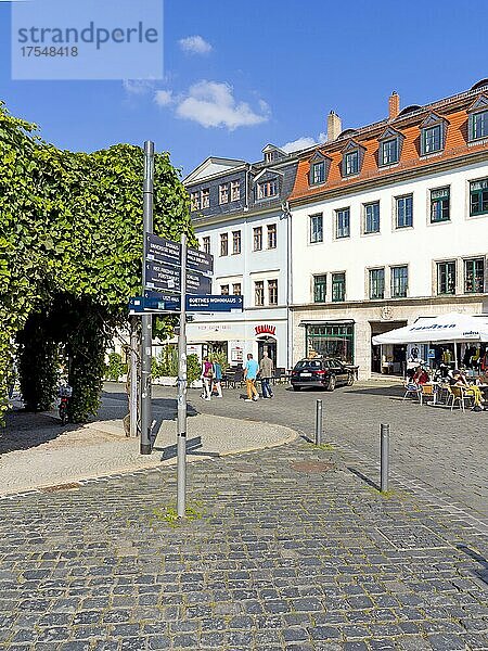 Weimar  Altstadt  Frauenplan mit Cafes und Läden  Thüringen  Deutschland  Europa