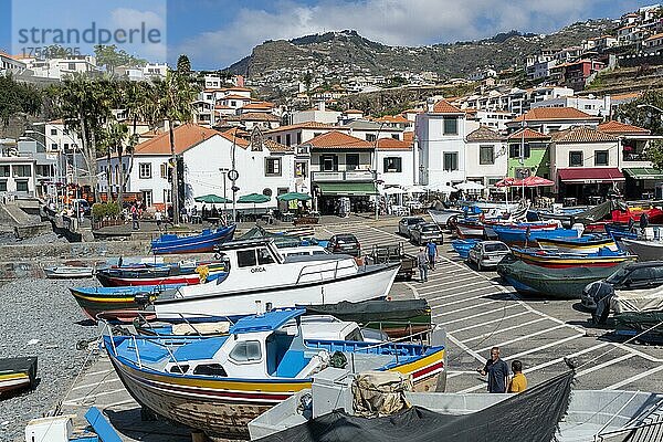 Boote am Hafen von Camara de Lobos auf Madeira  Portugal  Europa