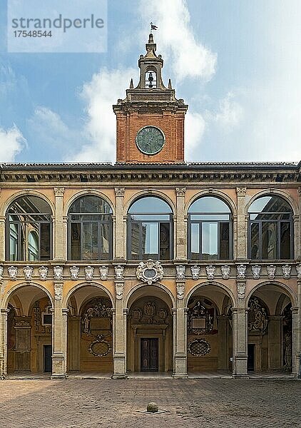 Innenhof des Palazzo di Archiginnasio  Universität Bologna  Italien  Europa