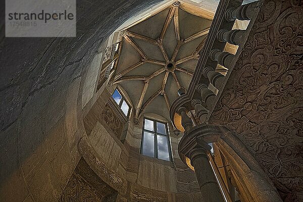 Historischer  einläufiger Treppenturm mit Abschlussgewölbe im Pellerhaus  gebaut 1602 von dem Kaufmann Martin Peller  Nürnberg  Mittelfranken  Bayern  Deutschland  Europa