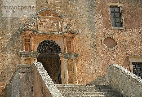 Treppe  Eingang  Agia Triada Kloster  Kreta  Griechenland  Europa