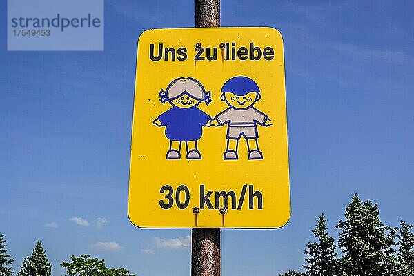 Straßenschild  30 km/h  Kinder  Sachsen  Deutschland  Europa