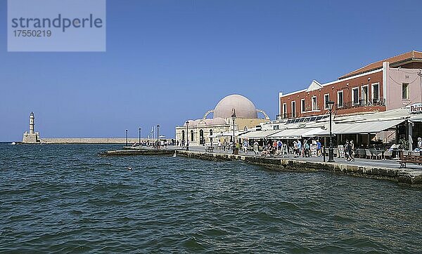 Venezianischer Hafen mit Kioutsouk Hassan Moschee  Chania  Kreta  Griechenland  Europa
