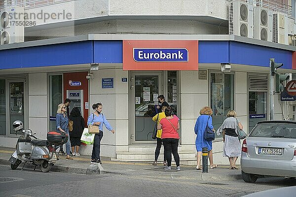 Schlange  Eurobank  Rethymno  Kreta  Griechenland  Europa