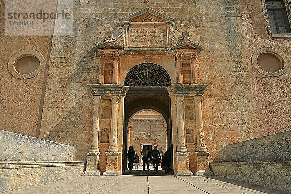 Haupteingang  Agia Triada Kloster  Kreta  Griechenland  Europa