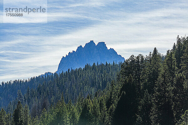 USA  Idaho  Stanley  Silhouette des Mt. Heyburn in den Sawtooth Mountains in der Nähe von Sun Valley