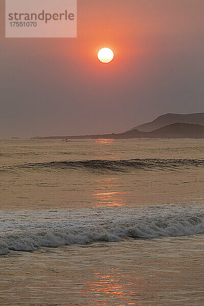 USA  Kalifornien  Cayucos  Strand bei Sonnenuntergang