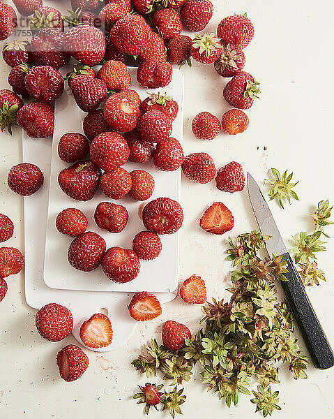 Frische Erdbeeren  teilweise geputzt
