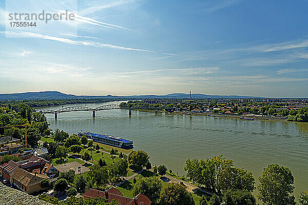 Burg Esztergom  Ortsansicht  Panorama  Fluß  Donau